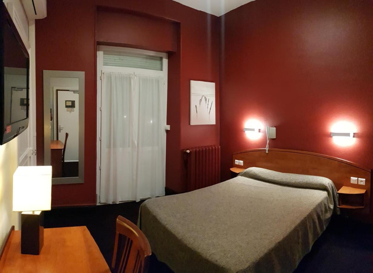אולורן-סנט-מארי Hotel De La Paix מראה חיצוני תמונה