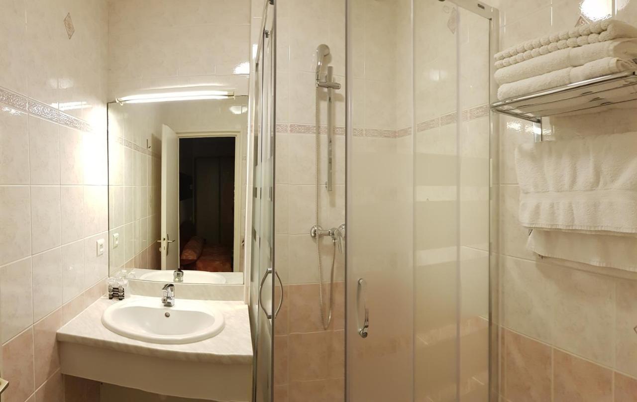 אולורן-סנט-מארי Hotel De La Paix מראה חיצוני תמונה