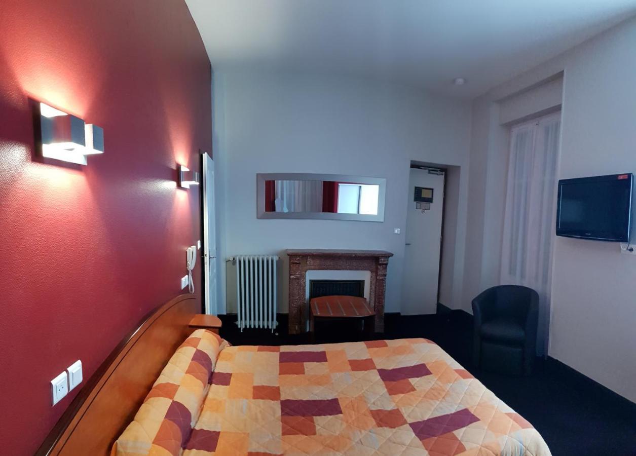 אולורן-סנט-מארי Hotel De La Paix מראה חיצוני תמונה