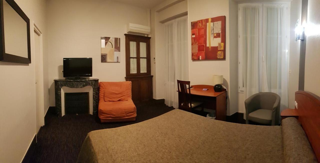אולורן-סנט-מארי Hotel De La Paix מראה חיצוני תמונה