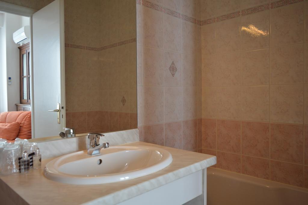 אולורן-סנט-מארי Hotel De La Paix מראה חיצוני תמונה